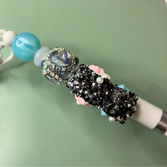 Fancy Handpainted Bow Handmade Beaded Keychain Pen - Picture 4 of 6